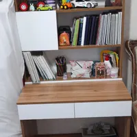 کتابخانه و میز تحریر