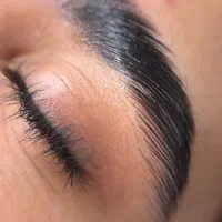 مدل برای لیفت ابرو فقط هزینه مواد