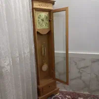 ساعت ایستاده طلایی رنگ