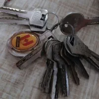 یک دسته کلید گم شده