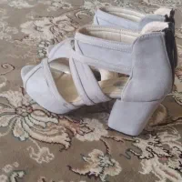 کفش|کیف، کفش، کمربند|زهک, |دیوار