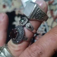 حدود چهل گرم نقره