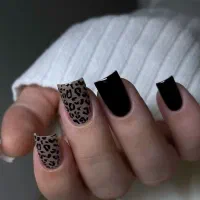 کاشت ناخن  ۳۵۰ فقط تماس بگیرید