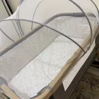 تخت کنار مادر