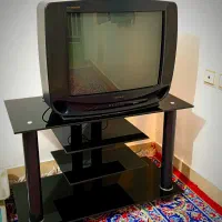تلویزیون و میزش با هم