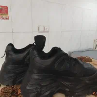 یک جفت کتونی