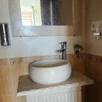 روشویی با تمام دکور سنگ پایین  با اینه و شیرالات