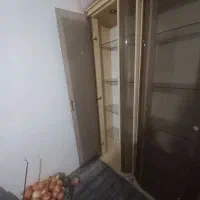 کمد شیشه ی ‌کاملا سالم و نو