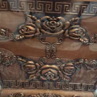 سطل زباله طلایی