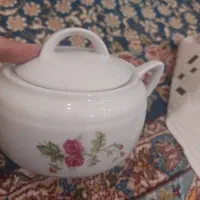 ظروف چینی گل سرخی|ظروف سرو و پذیرایی|شاهین‌شهر, حاجی آباد|دیوار