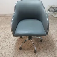 صندلی آرایشگری چرخ دار