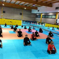 بیاییدباهم ورزش کنیم وشادباشیم