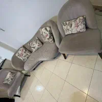 مبل سه نفره و دوتا یک نفره