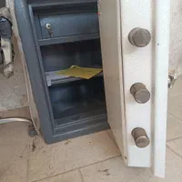 گاوصندق گنجینه 350k|ابزارآلات|یزد, |دیوار