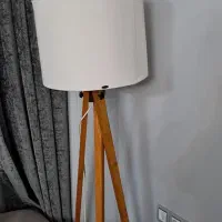 اواژور ایستاده