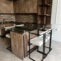 صندلی به همراه شیشه روی اپن (میزنهارخوری)