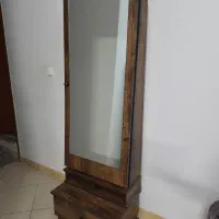 آینه قدی و میز آرایشی