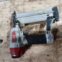 میخ کوب اسکا و منگنه کوب جیت .  نو