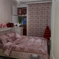 پرده توری رنگ شیری و گل های صورتی