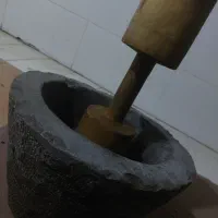 یانه سنگی قدیمی به همراه دسته چوبی قدیمی عتیقه|کلکسیون اشیاء عتیقه|نجفآباد, ویلاشهر|دیوار