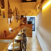 میز و صندلی و روشویی