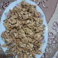 مغز گردو سفید و فسنجونی توت مویز کشمش انجیرو