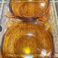 زیر سیگار فرانسوی و ماگ و قوری زعفران