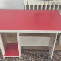 میز تحریر و کامپیوتر