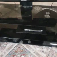 میز زیر تلویزیون