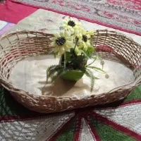 گلدان مصنوعی و سبد حصیری سالم