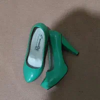 کفش اسپرت و تالار|کیف، کفش، کمربند|نقده, |دیوار