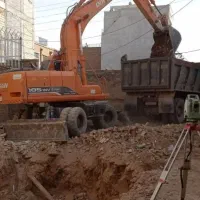 خاکبرداری وتخریب ساختمان