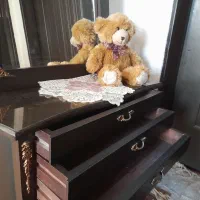 میز کشودارباایینه