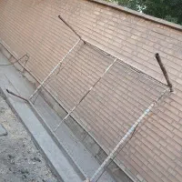 تخت آهنی و سیمی قدیمی