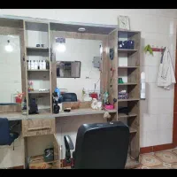 دکور دست دوم درحد نو برای ارایشگاه زنانه و مردانه