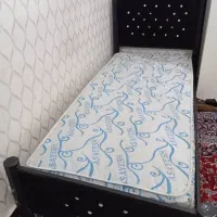 تخت خواب یک نفر با تشک