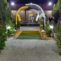 باغ وتالار سرای مجلل