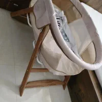 تخت کنار مادر