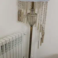 آباژور ایستاده