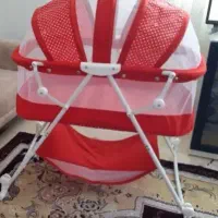 تخت کنار مادر گهواره‌ ای