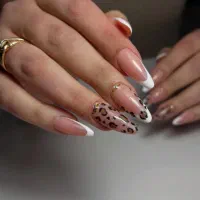 آف ویژه کاشت ناخن وکیل آباد