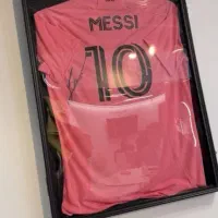 پیراهن ورزشی با امضای مسی