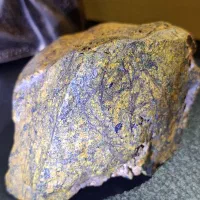 فروش شهاب سنگ حاوی ذرات طلا فوق کلکسیونی