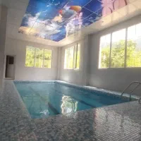 اجاره-عمارت-استخردار-ویو-تراس-میز-صندلی-جنگلی