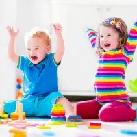 نگهداری دختر بچه