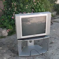 تلویزیون ۲۹ اینج سالم با میز