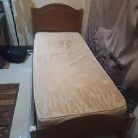 تخت چوبی یک نفره همراه با تشک
