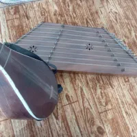 یک عدد ساز سنتی و یک عدد سنتور به فروش می‌رسد