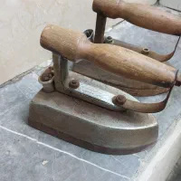 اتو برقی سنگین قدیمی
