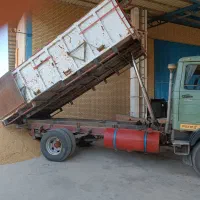 خاور باری کمپرس برای حمل بار داخل استان